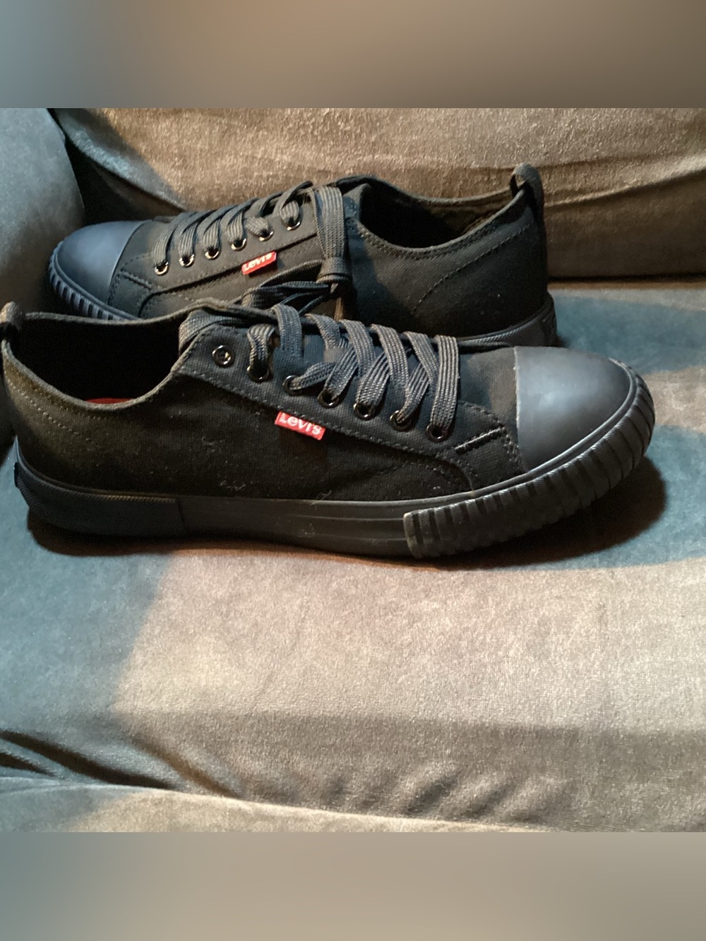 LEVI'S Strauss Anikin Men’s Canvas Sneakers Black, Size 9M New In Box
